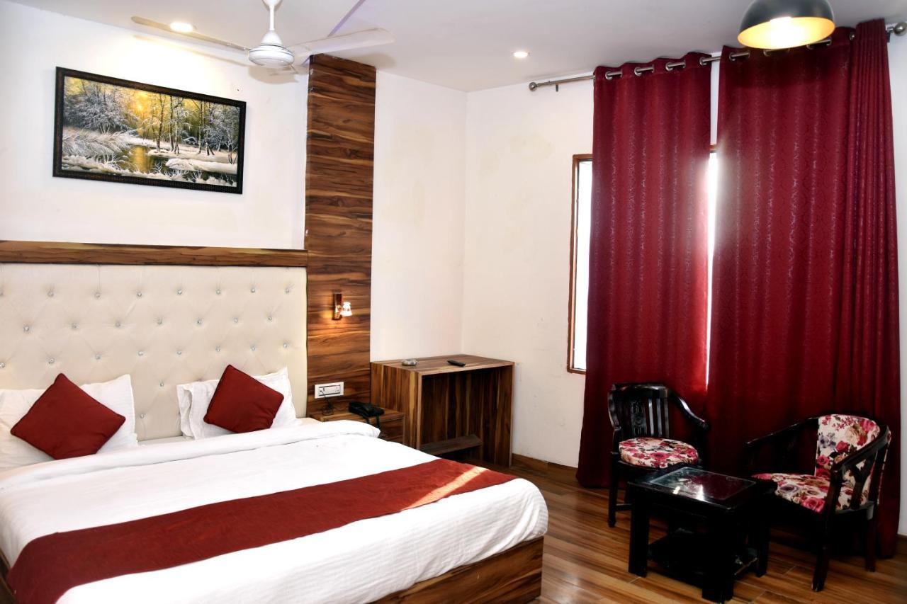 Hotel D Plaza Zirakpur Exterior foto