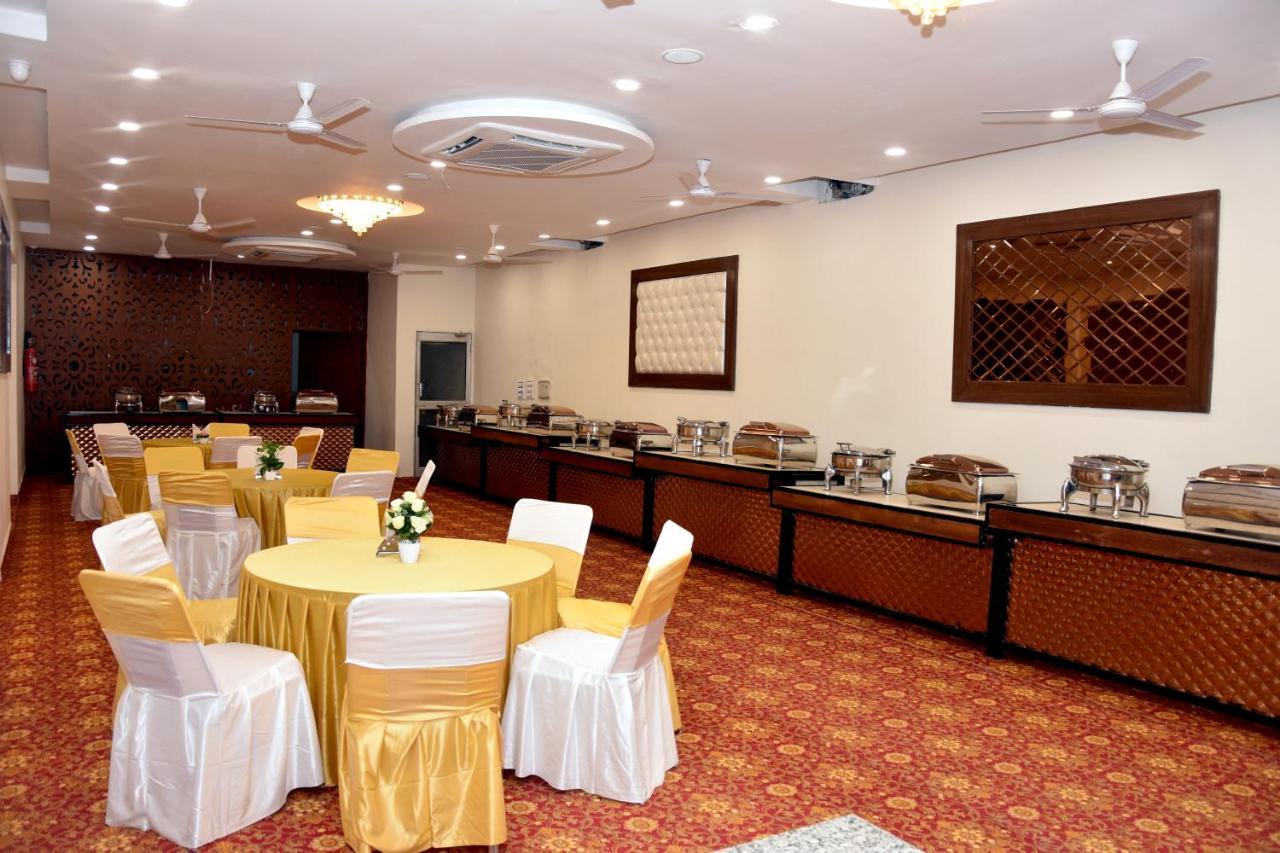 Hotel D Plaza Zirakpur Exterior foto
